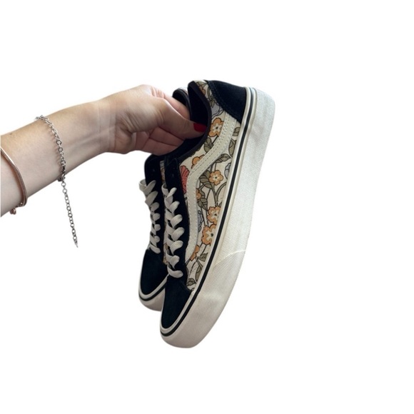 Vans Black and White Old Skool Sneakers with Floral Design Size 8 Woman’s - Picture 9 of 14